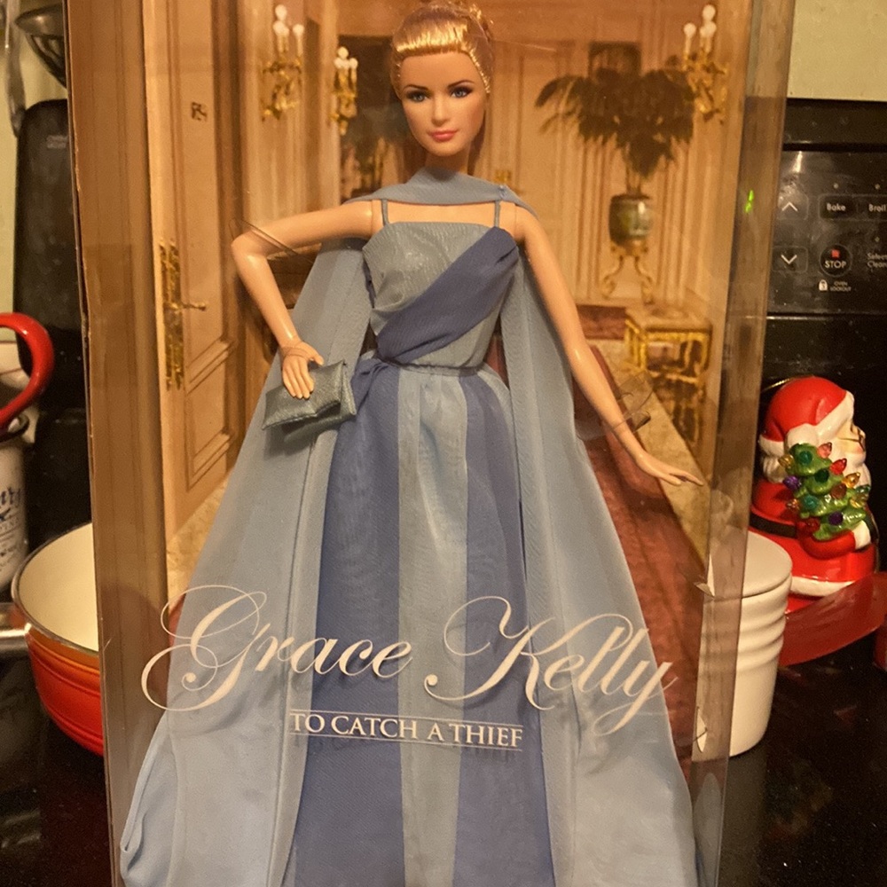 - Grace Kelly To Catch a Thief Barbie Doll